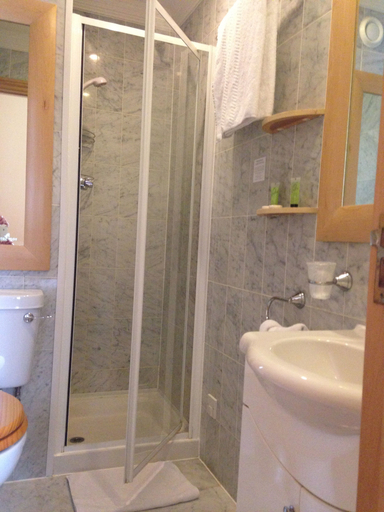 Bathroom 5, Troy, London