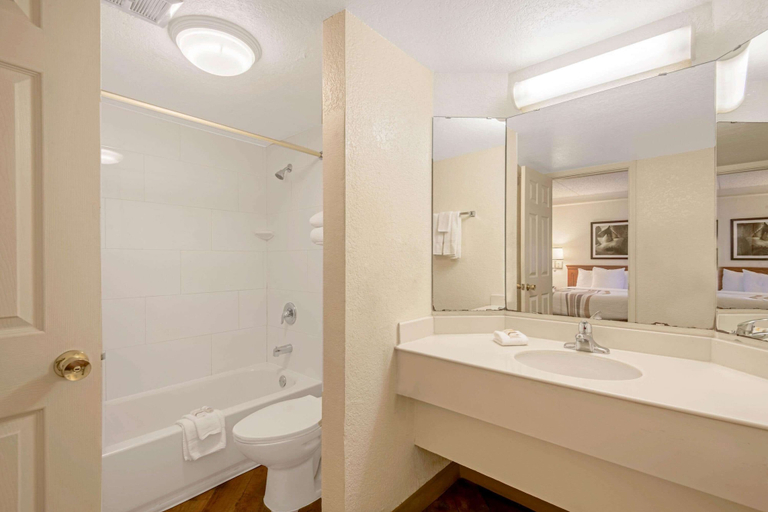 Bathroom 4, La Quinta Inn by Wyndham San Antonio Market Square, Bexar