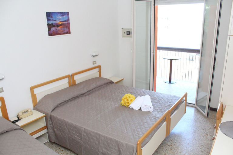 Bedroom 2, Hotel Caesar, Rimini