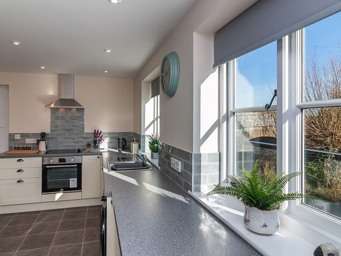 Others 5, 700 Westport, Somerset