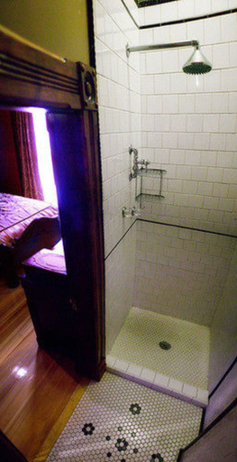 Bathroom 4, Whiskey Mansion, Buchanan