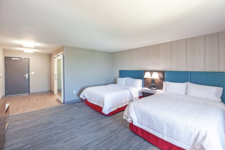 Bedroom 2, Hampton Inn Gardner Conference Center, Kansas City