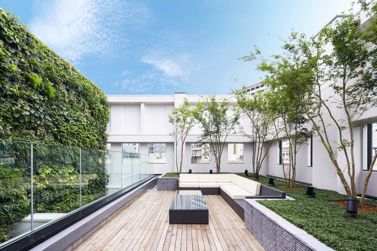 Exterior & Views 16