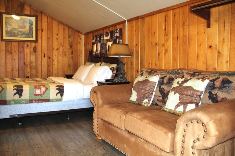 Bedroom 3, Yellowstone's Treasure Cabins, Park