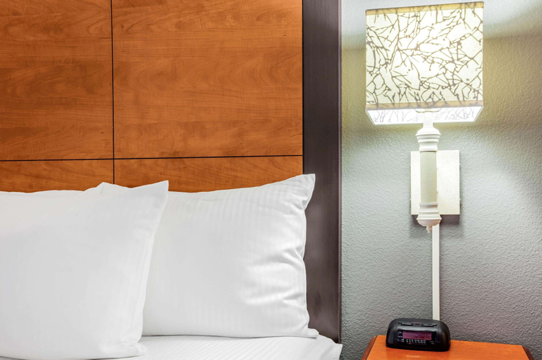 Bedroom 3, La Quinta Inn & Suites by Wyndham Houston Baytown East, Harris