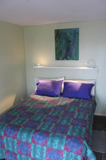 Bedroom 3, Hopyard View Farm - A Farm Experience in Ashland, Jackson