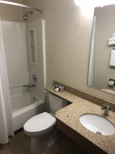 Bathroom 4, Super 8 by Wyndham Bend, Deschutes