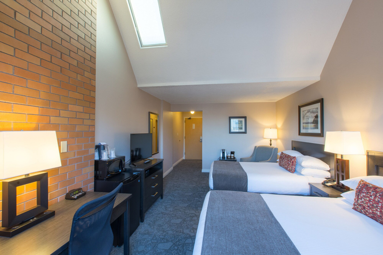 Bedroom 3, Embassy Inn, Capital