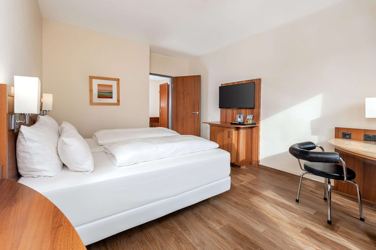 Bedroom 2, NH München Ost Conference Center, München