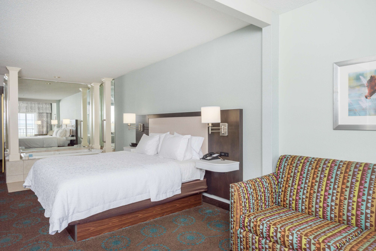 Bedroom 3, Hampton Inn & Suites Chincoteague Waterfront, Accomack