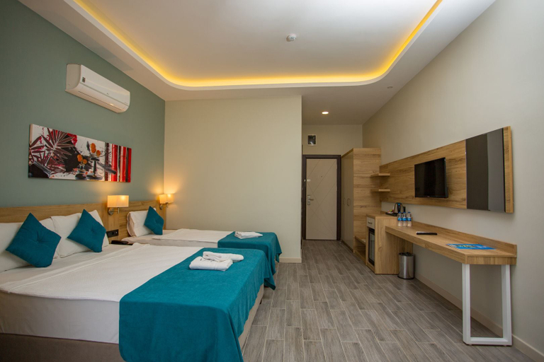 Bedroom 3, Marti Beach Hotel, Kuşadası