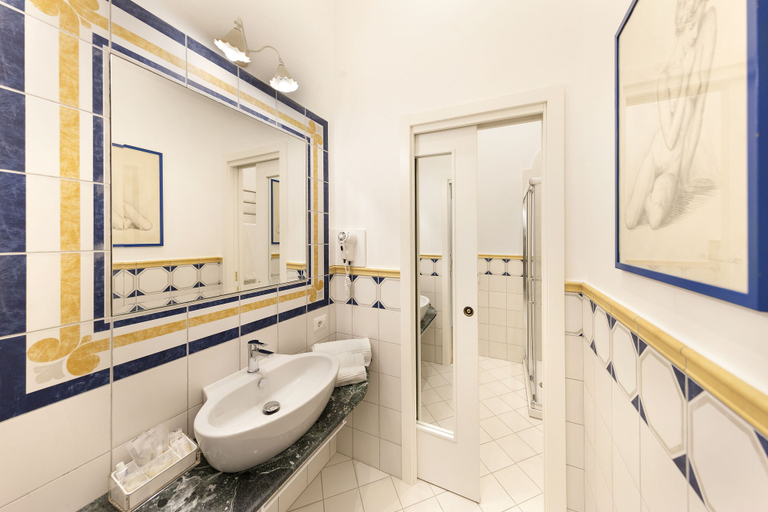 Bathroom 4, Rosa Magra Guest House, Napoli