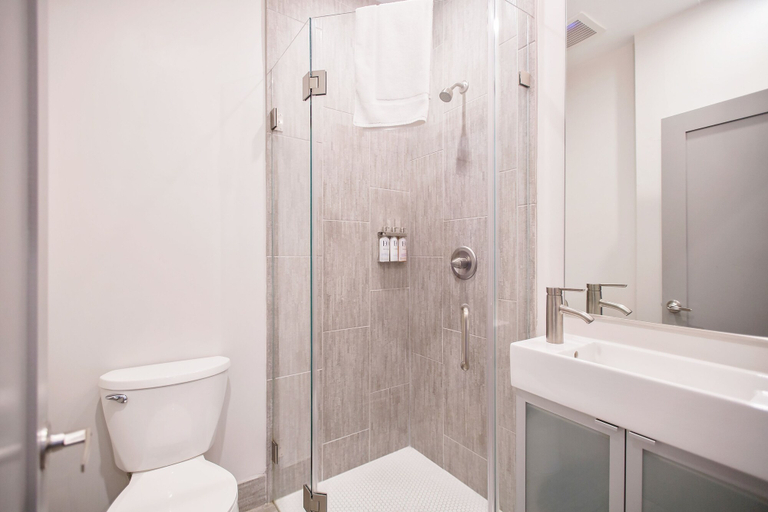Bathroom 3, Calista Organic Hotel, San Francisco