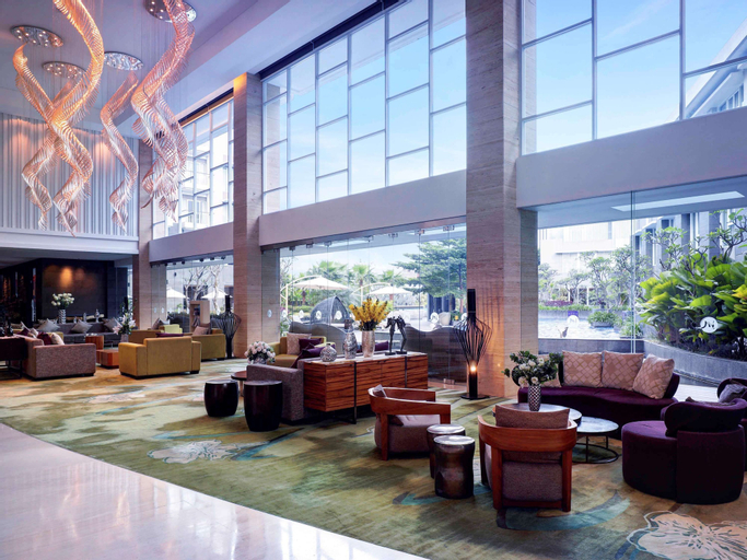 Exterior & Views 21