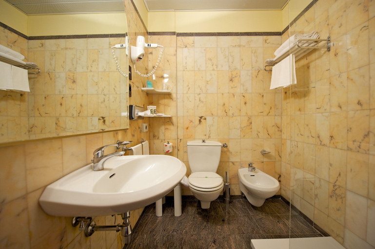 Bathroom 4, Mercure Astoria Reggio Emilia, Reggio Nell'Emilia