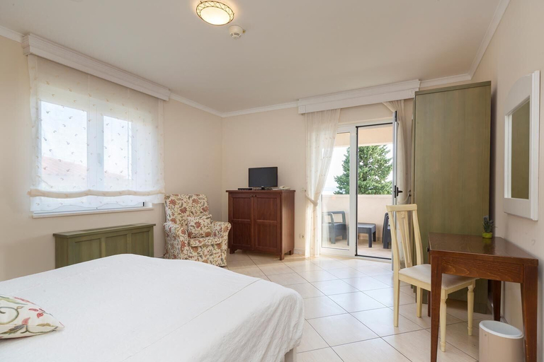 Bedroom 4, Abalone Hotel, Crikvenica