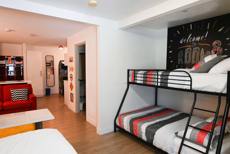 Bedroom 4, Super 8 by Wyndham Calgary Shawnessy Area, Division No. 6