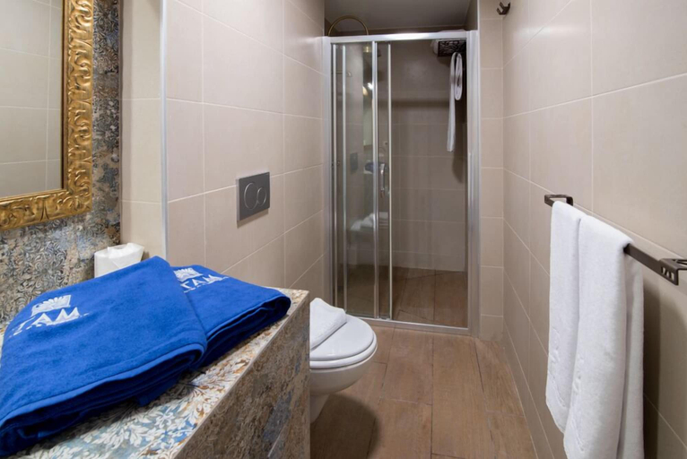 Bathroom 4, Alhambra Boutique, Las Palmas