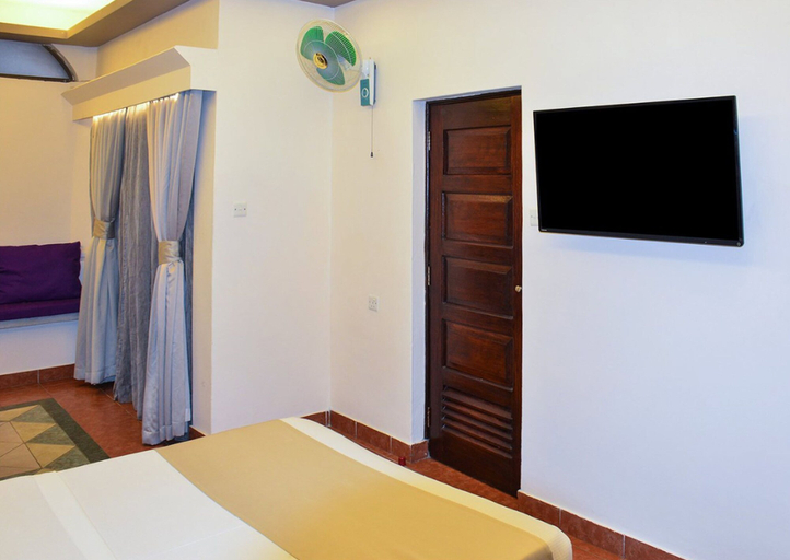 Bedroom 3, Sentrim Castle Royal Hotel, Mvita