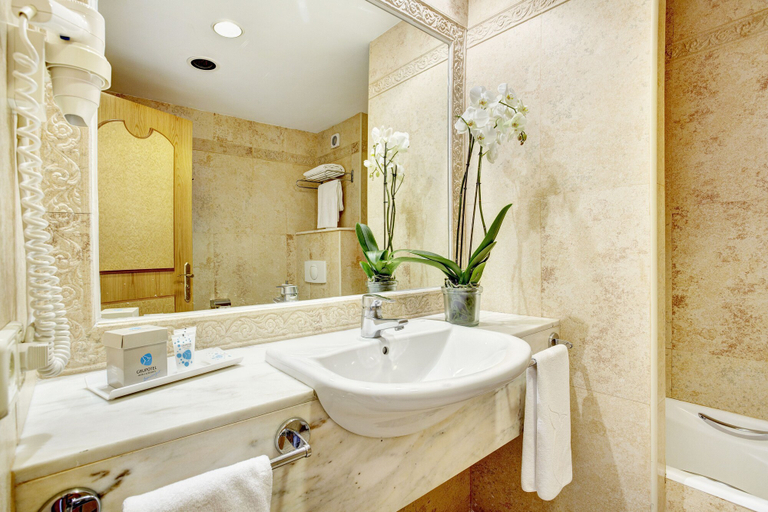 Bathroom 5, Grupotel Santa Eulària & Spa - Adults Only, Baleares