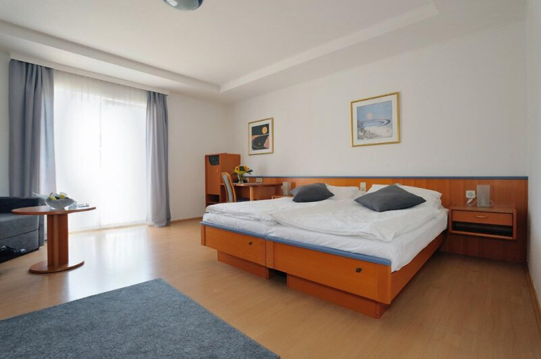 Bedroom 3, Sporthotel Podersdorf, Neusiedl am See