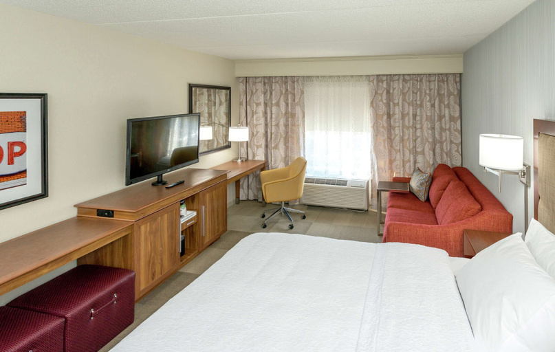 Bedroom 3, Hampton Inn & Suites by Hilton Thunder Bay, Thunder Bay