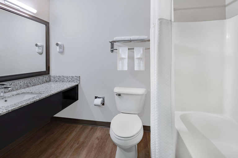 Bathroom 4, Days Inn by Wyndham Bernalillo, Sandoval