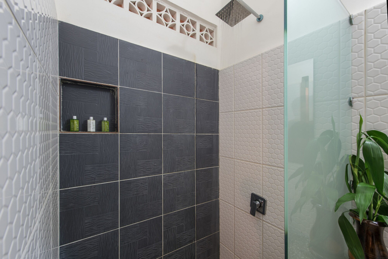 Bathroom 3, Lemongrass & Ginger Hotel, Siem Reap