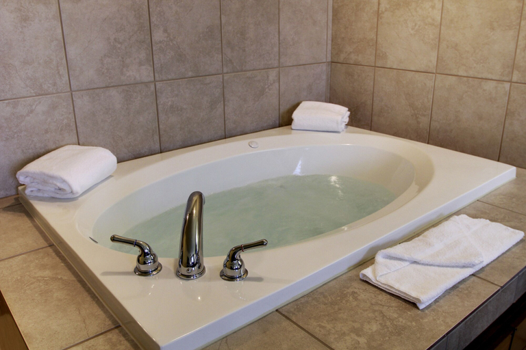 Bathroom 4, Cobblestone Inn & Suites - Linton, Emmons