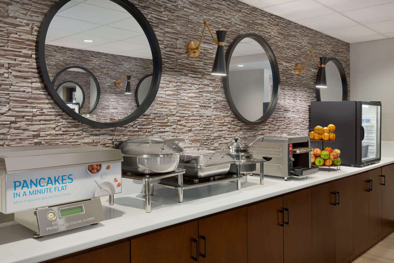 Food & Drinks 5, Microtel Inn & Suites By Wyndham Lloydminster, Division No. 17