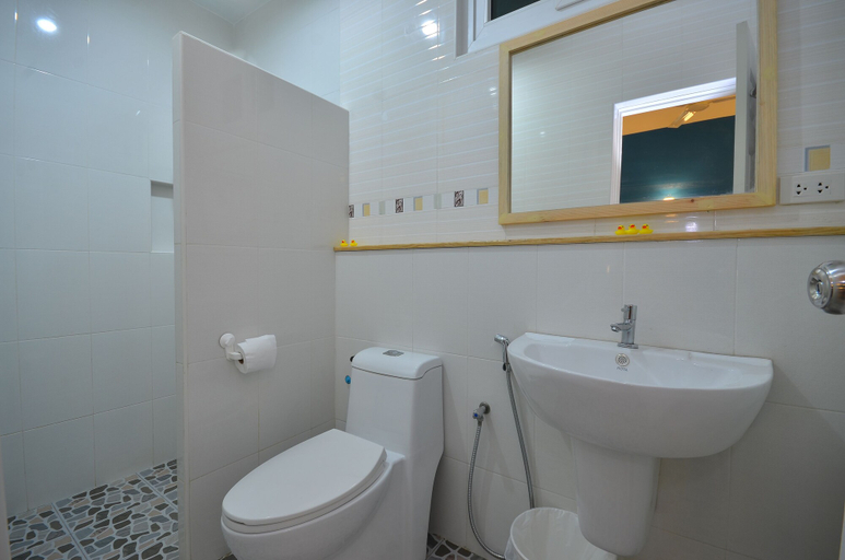 Bathroom 4, SeaLaVie Inn, North Ari Atoll