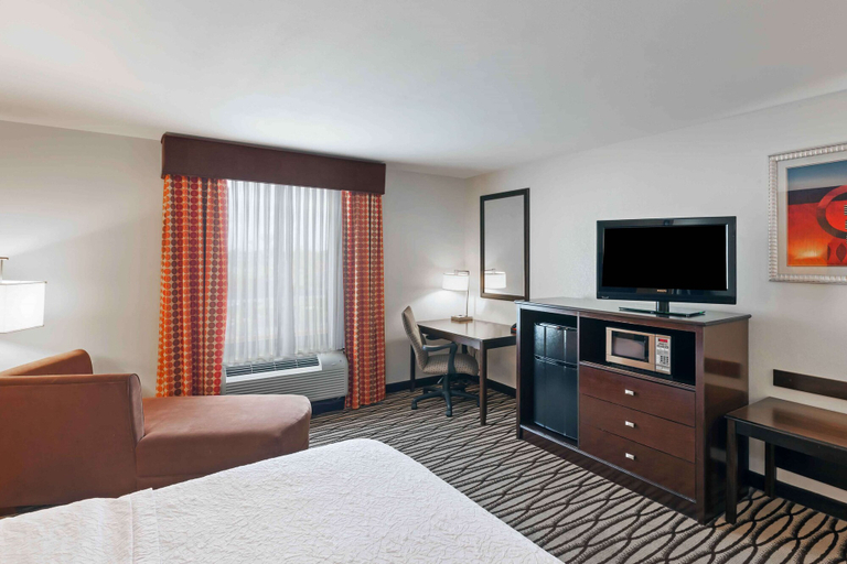 Bedroom 3, Hampton Inn & Suites Morgan City, Saint Mary