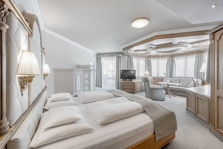 Bedroom 3, Hotel Trofana Royal, Landeck