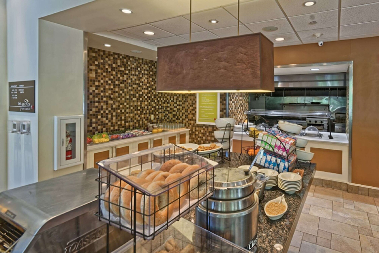 Food & Drinks 5, Hilton Garden Inn Mount Laurel Philadelphia, Burlington