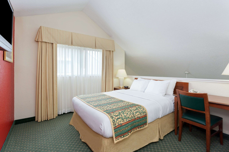 Bedroom 3, Hawthorn Suites By Wyndham Dearborn/Detroit MI, Wayne