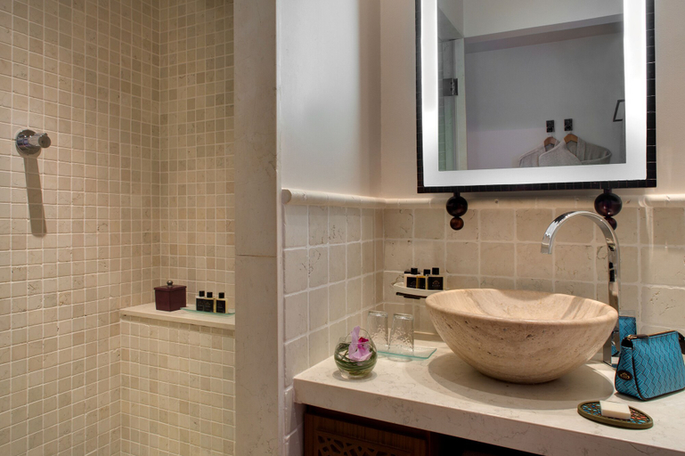 Bathroom 4, Tiara Yaktsa Côte d'Azur, Alpes-Maritimes