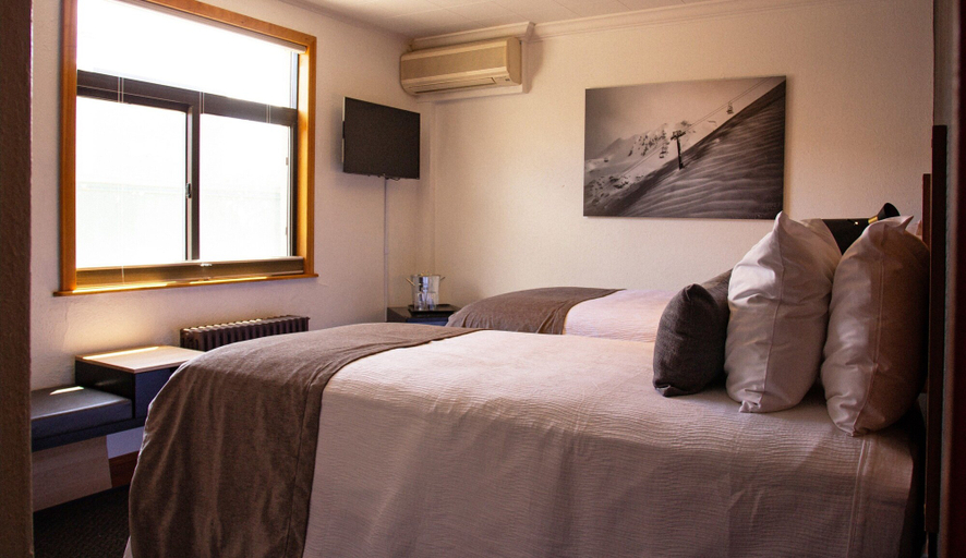 Bedroom 3, The Bristol Hotel, Routt