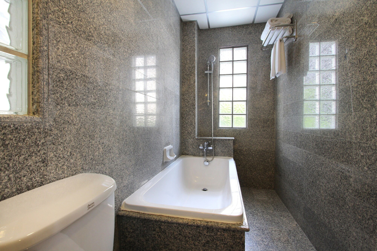 Bathroom 5, Pula Silom, Bang Rak
