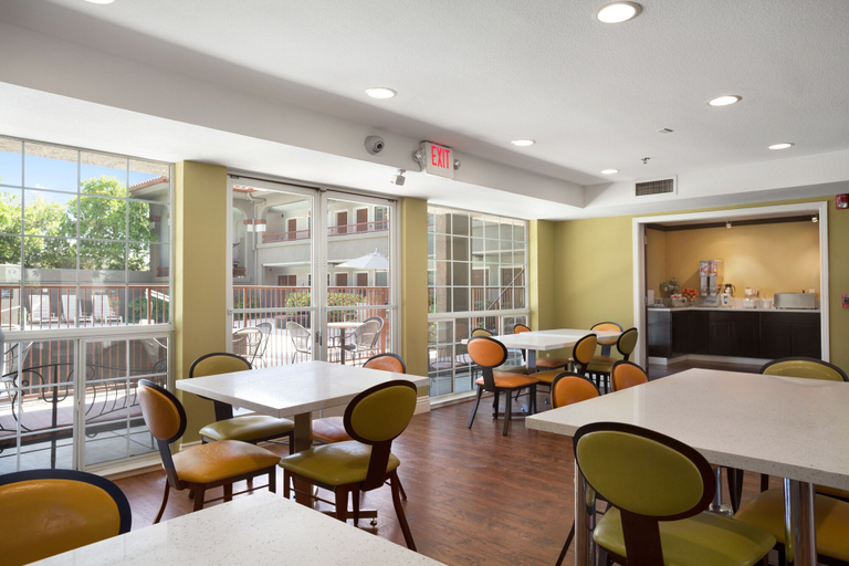 Food & Drinks 5, Baymont by Wyndham Modesto Salida, Stanislaus