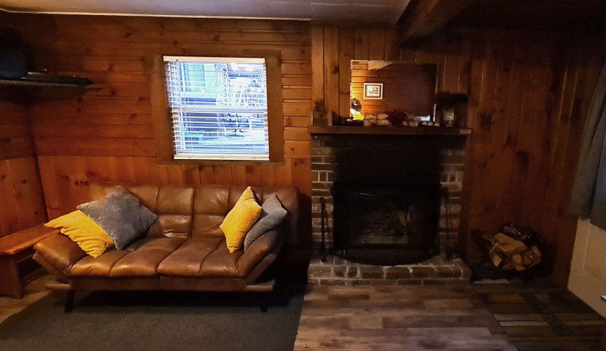 Others 5, The Wilderness Inn, Essex