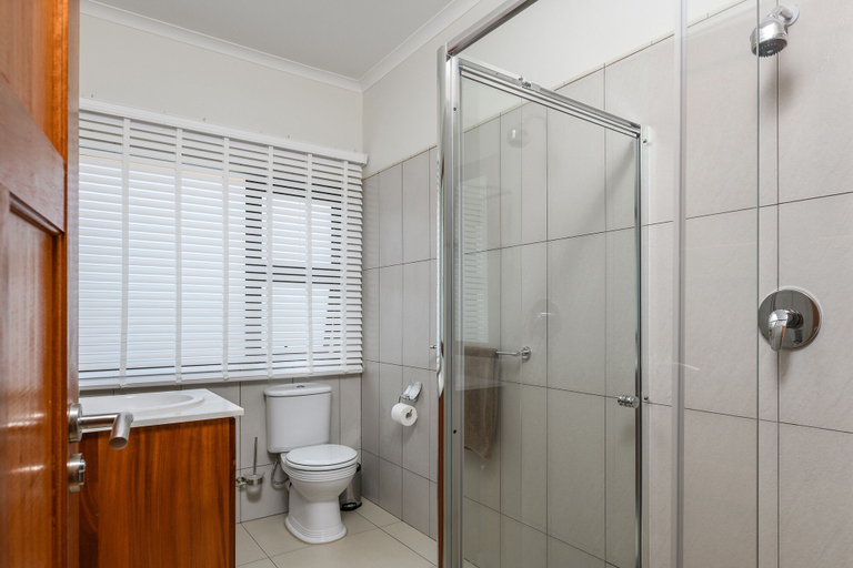 Bathroom 4, San Martinho Beach Club, Bilene