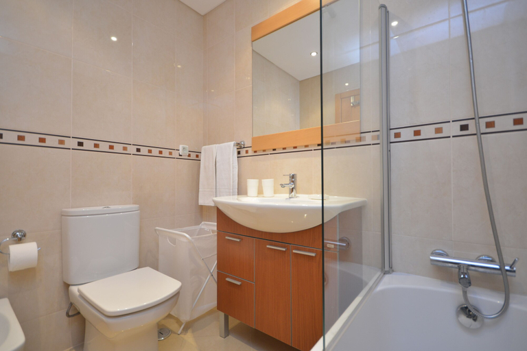 Bathroom 4, Millennium Golf Residences AL, Loulé