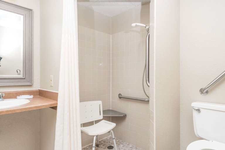 Bathroom 5, Knights Inn Litchfield, Meeker