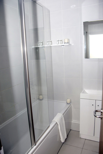 Bathroom 5, Base Serviced Apartments - City Road, Cheshire West and Chester
