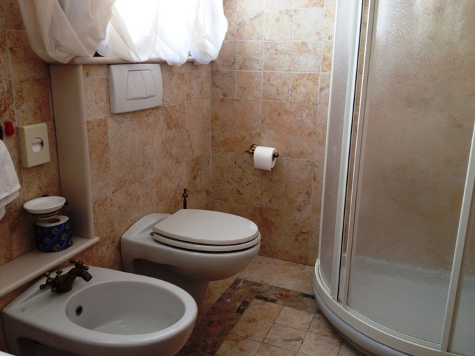 Bathroom 3, Hotel Classensis, Ravenna