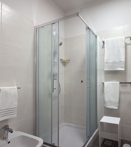 Bathroom 4, Raffaello, Florence