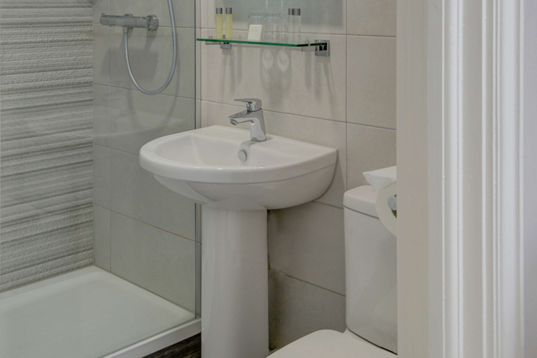 Bathroom 4, The Jephson Hotel, BW Signature Collection, Warwickshire