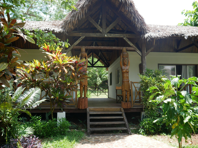 Exterior & Views, Ocean Beach Sakatia, Diana