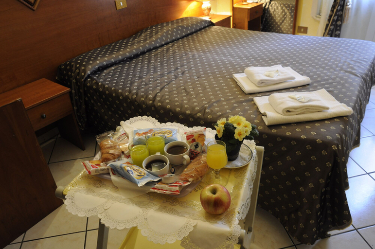 Bedroom 3, Hotel Farini, Rome