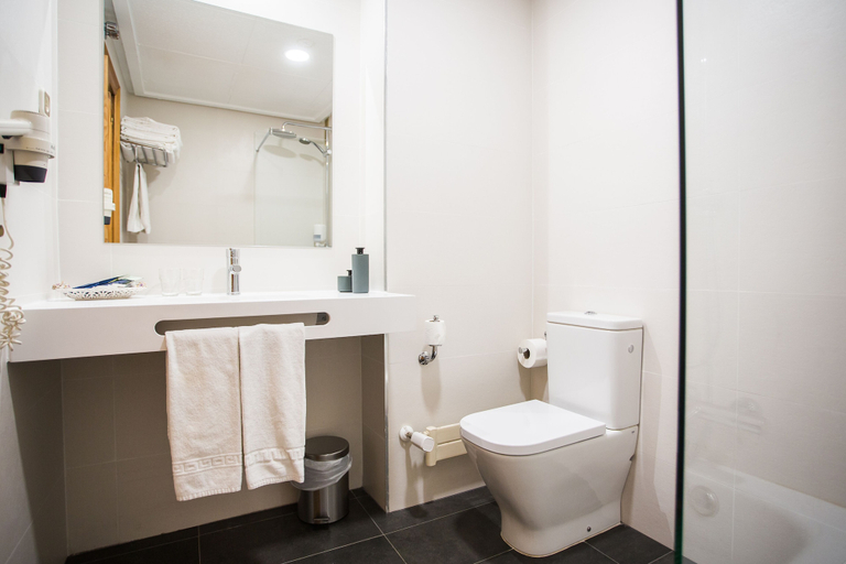 Bathroom 4, II Virrey, Soria